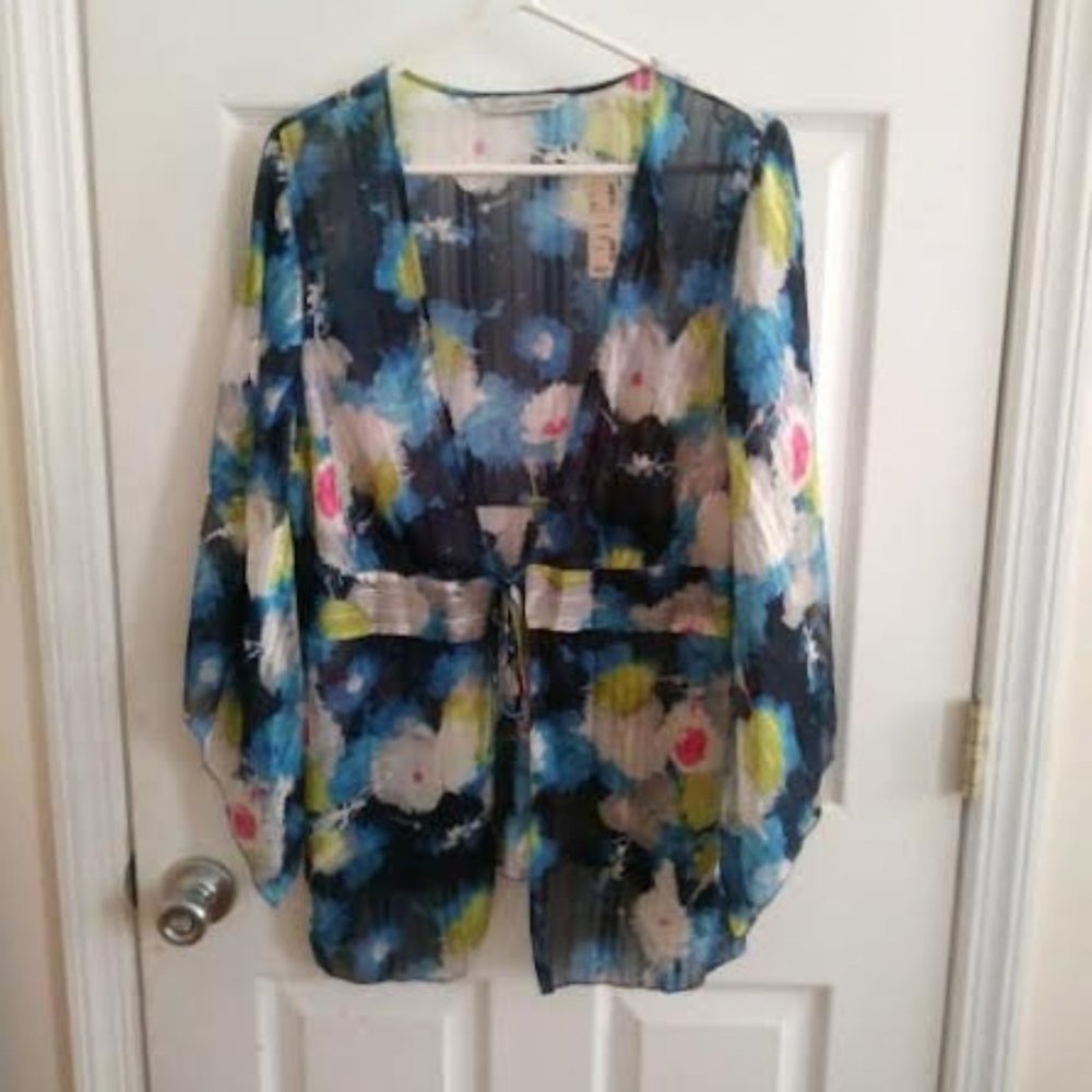 Avenue Womens Blue Multi Top, Size 14/16 with string frontal closure.